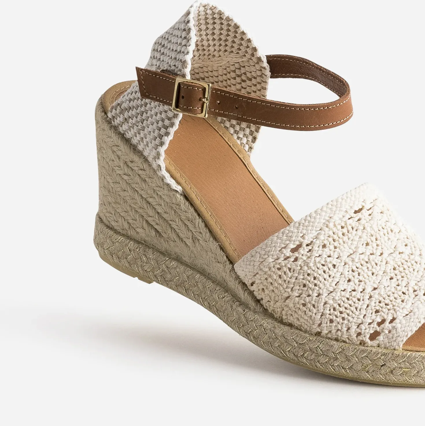 Sandale compensée écrue façon macramé