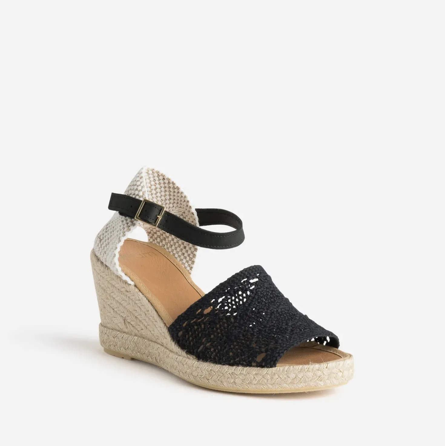 Sandale compensée noire façon macramé