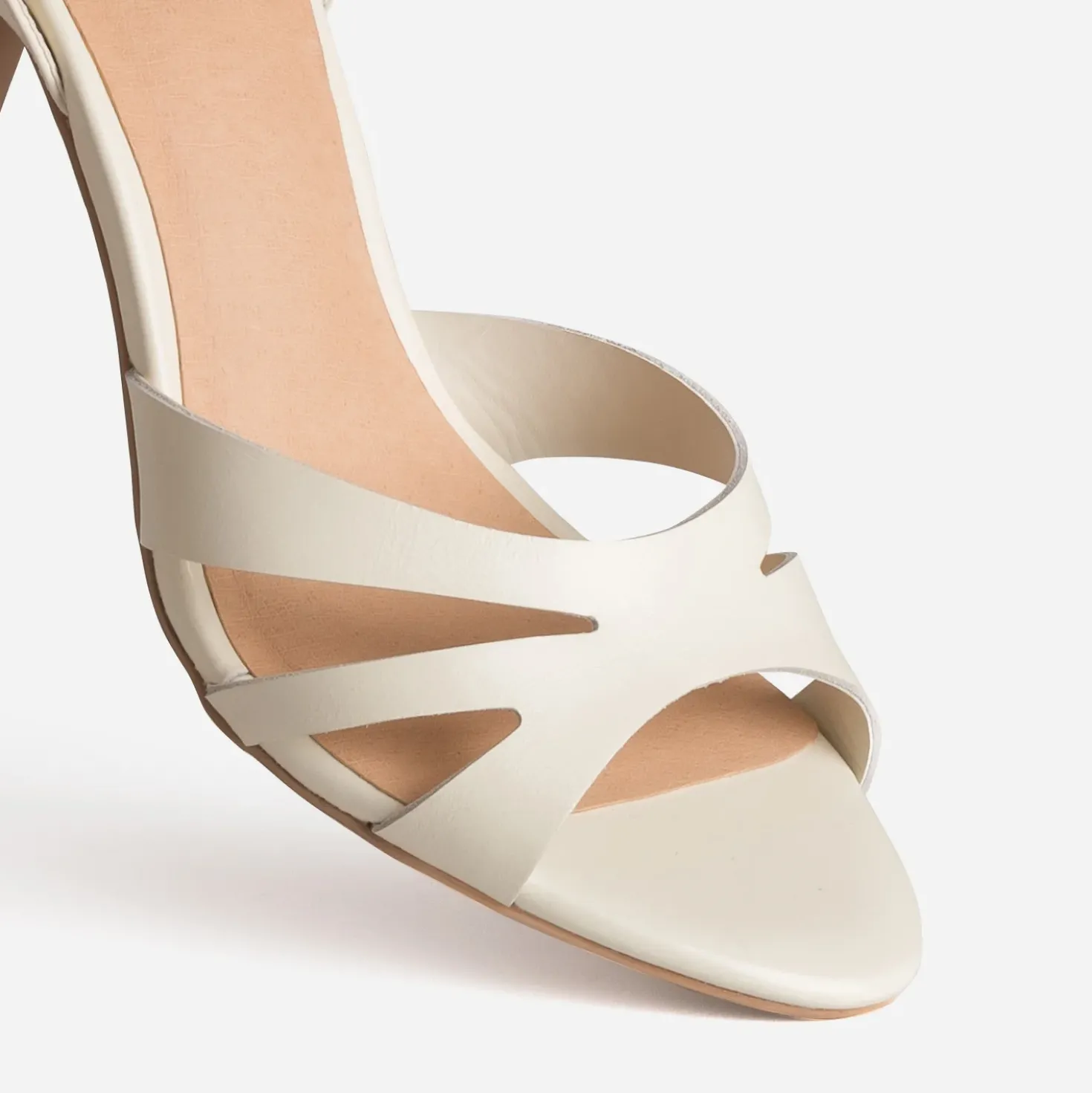 Sandale écrue cuir à talon
