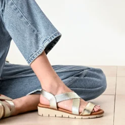 Sandale dorée cuir brides élastiquées