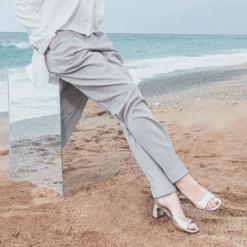 Sandale dorée cuir décolleté carré