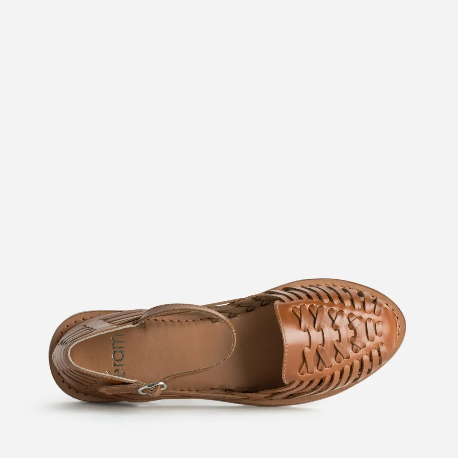Sandale fermée cognac en cuir tressé