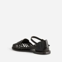 Sandale fermée marron cuir tressé
