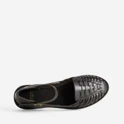 Sandale fermée marron cuir tressé