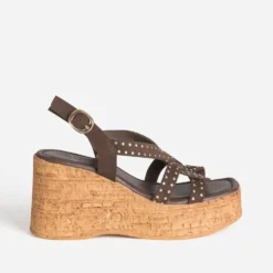 Sandale marron cuir velours détails clous