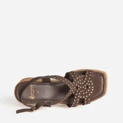 Sandale marron cuir velours détails clous