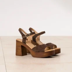Sandale marron cuir velours à talon