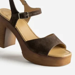 Sandale marron cuir velours à talon