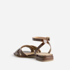 Sandale marron cuir verni