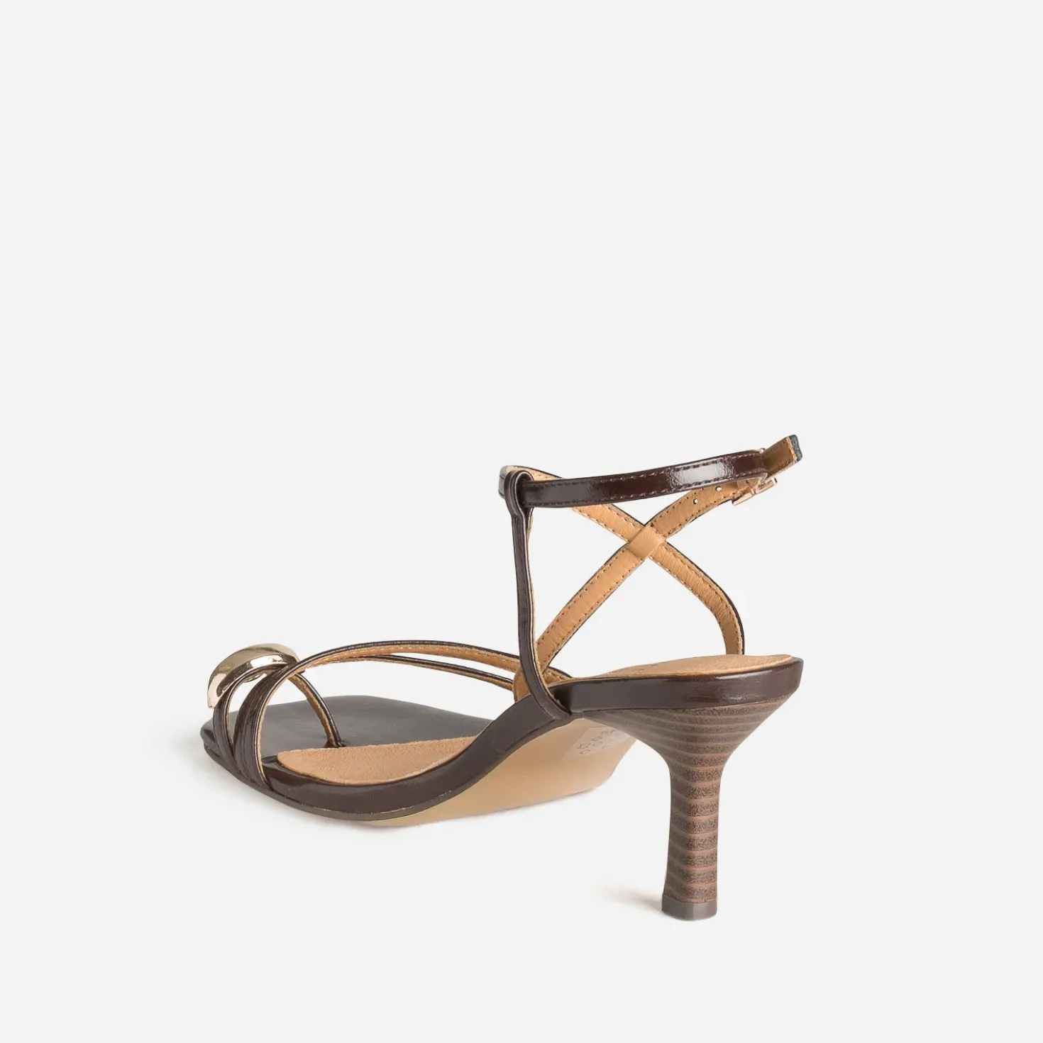 Sandale marron kitten-heel passe-orteil bijou