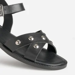 Sandale noire cuir décor clous