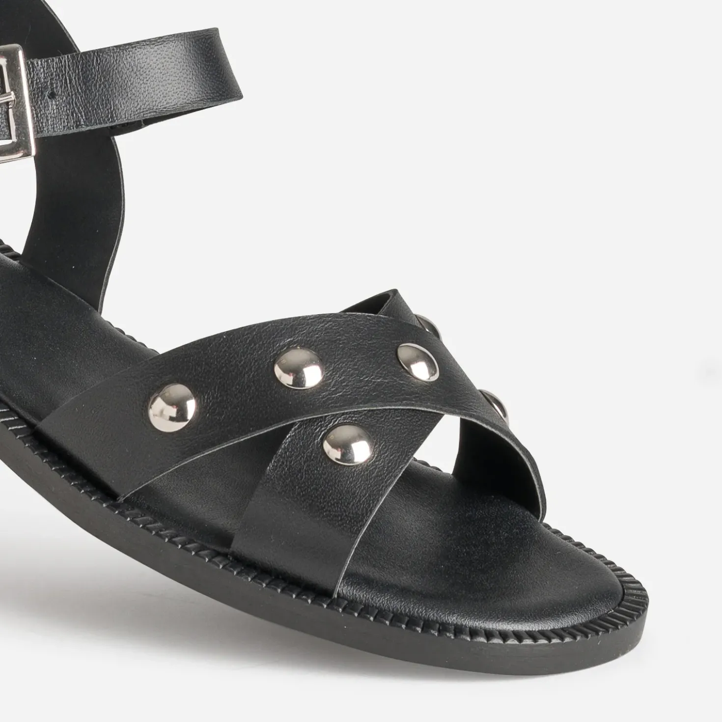 Sandale noire cuir décor clous