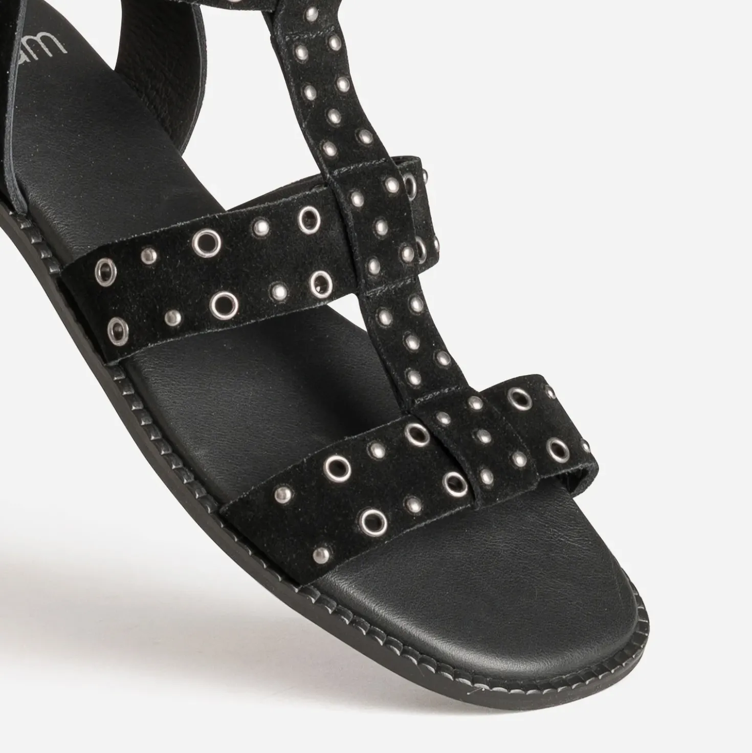 Sandale noire cuir velours œillets et clous