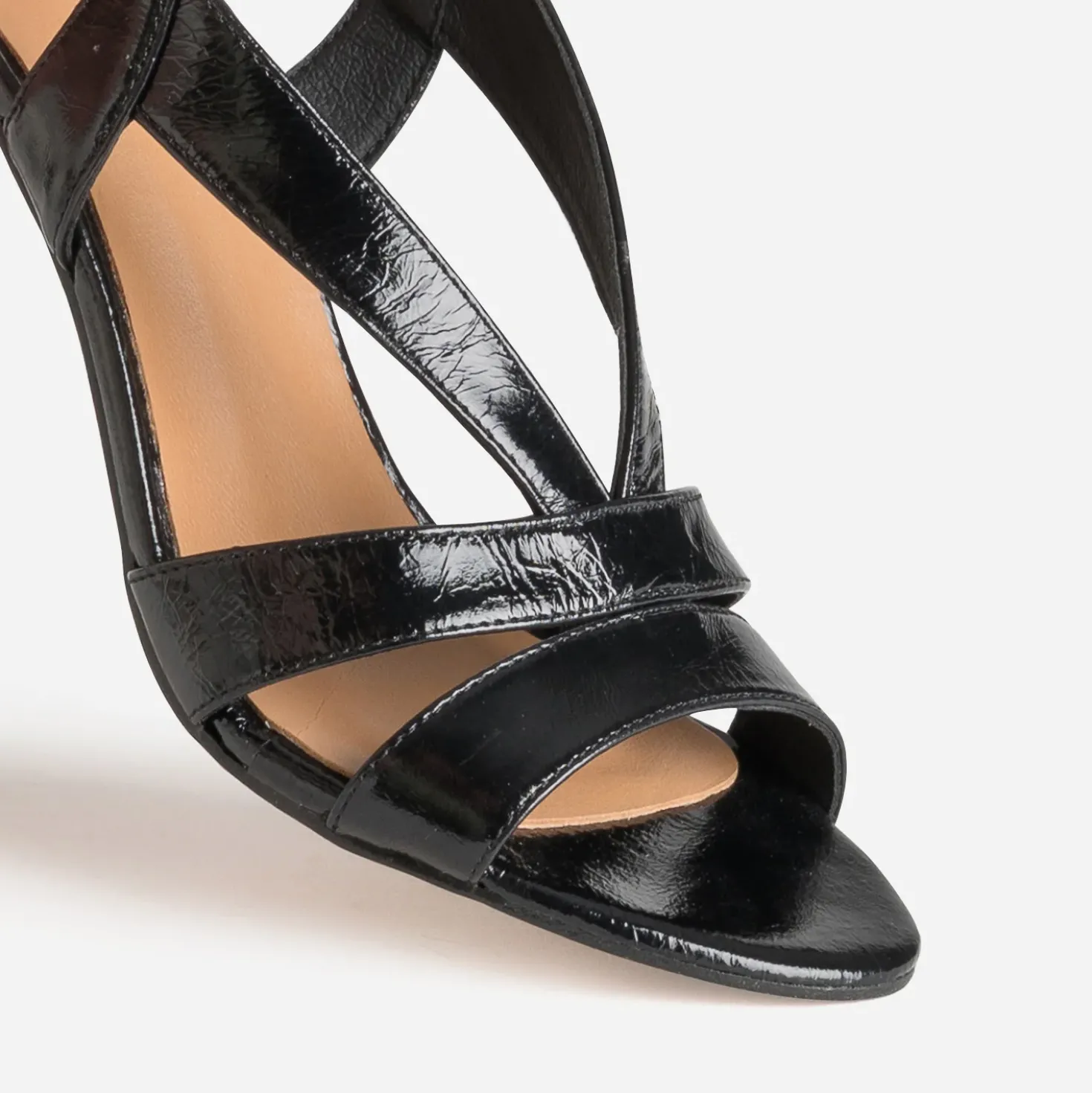 Sandale noire cuir verni à talon