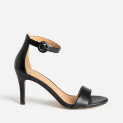 Sandale noire à talon fin