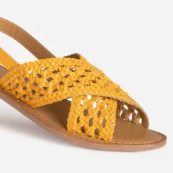 Sandale ocre cuir tressé