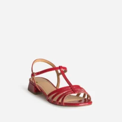 Sandale plate rouge verni