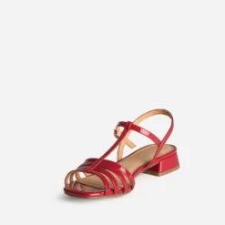 Sandale plate rouge verni