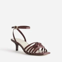 Sandales en cuir bordeaux à petit talon