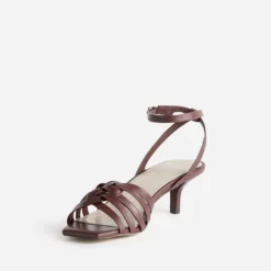 Sandales en cuir bordeaux à petit talon