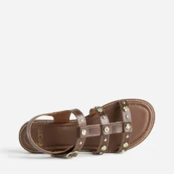 Sandales plates en cuir cognac à clous