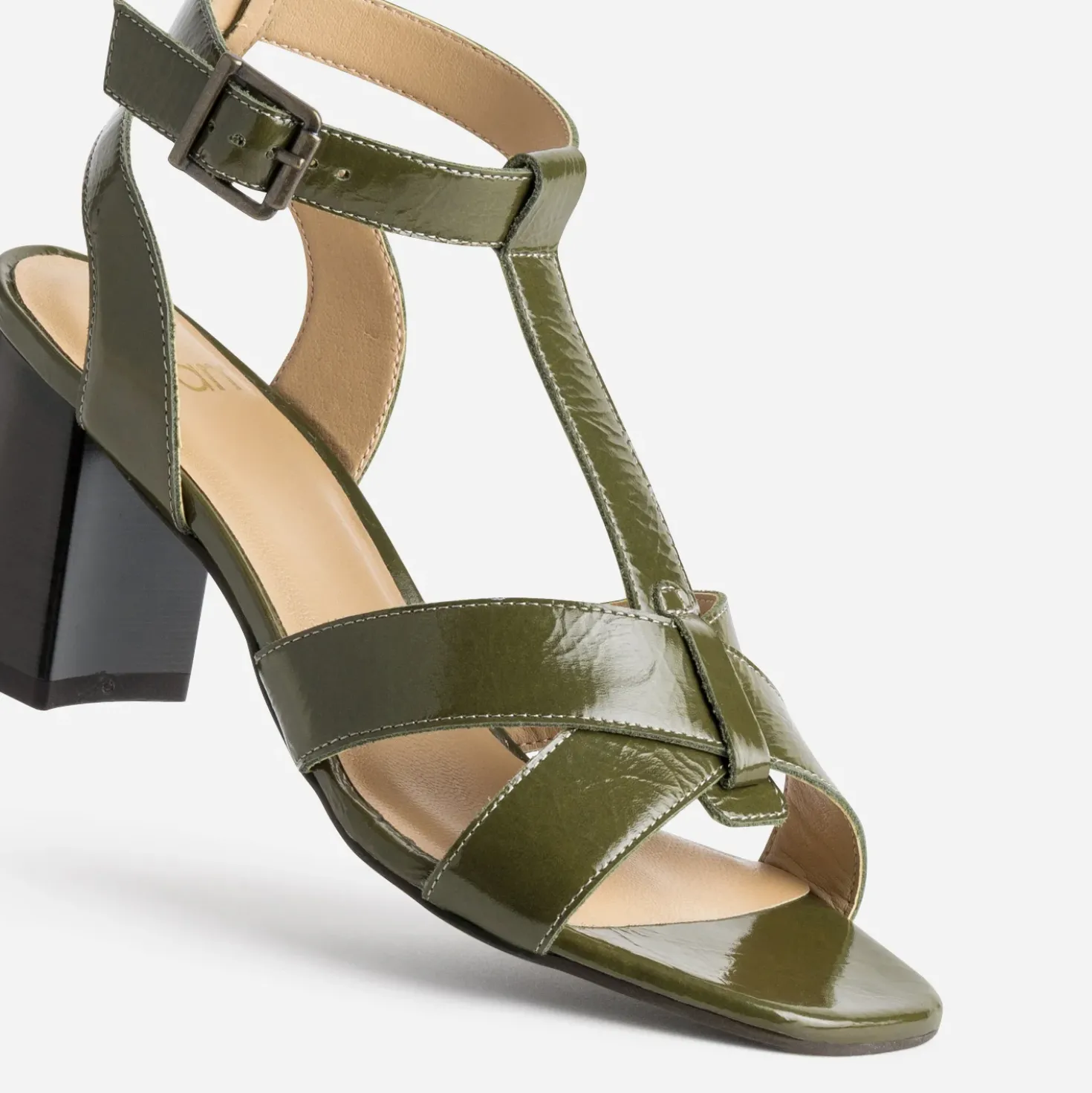 Sandale talon kaki cuir verni