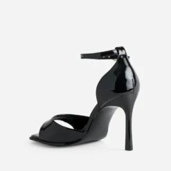 Sandale talon noire vernie