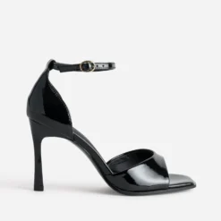 Sandale talon noire vernie