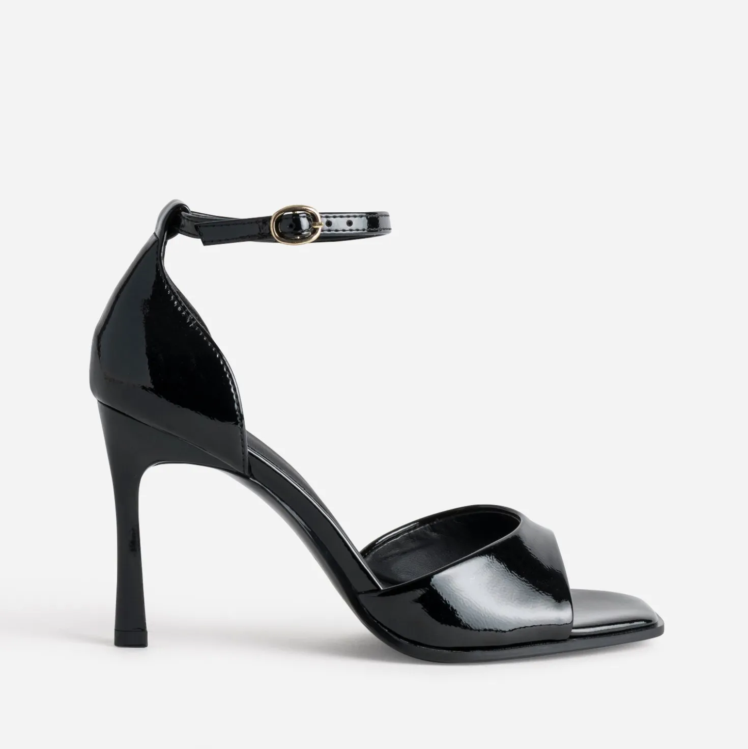 Sandale talon noire vernie