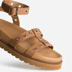Sandale TEXTO camel cuir à œillets