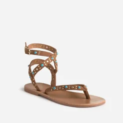 Sandale-tong camel cuir velours décor clous et perles