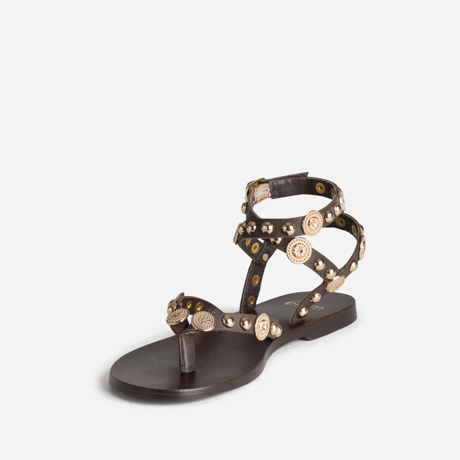 Sandale-tong marron cuir décor clous