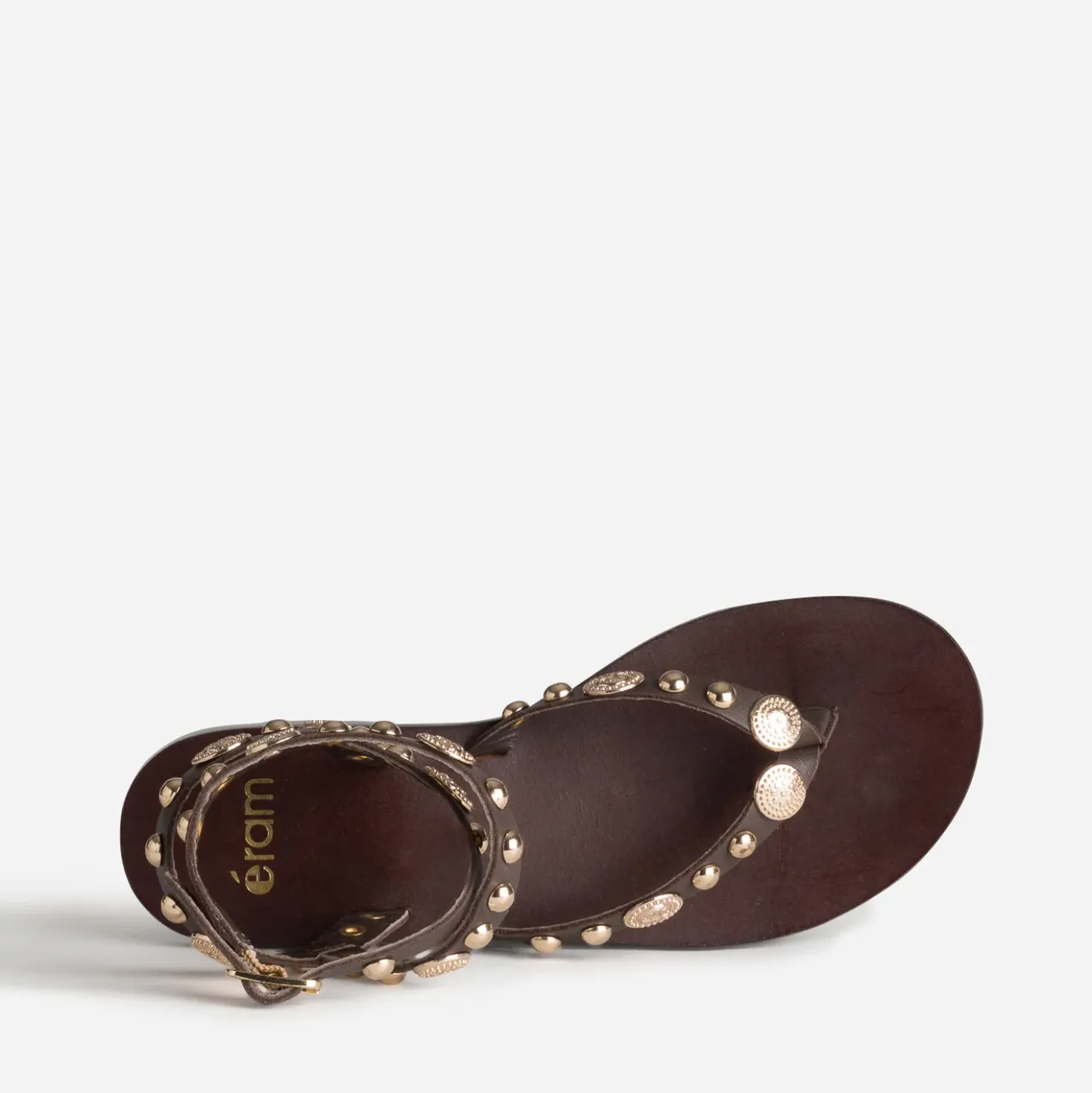 Sandale-tong marron cuir décor clous