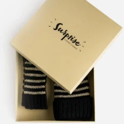 Set bonnet et mitaines noirs tricot rayé doré