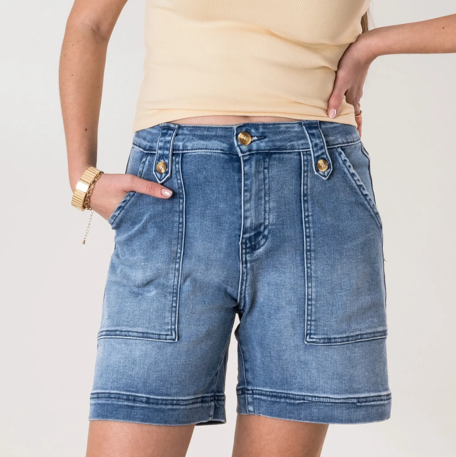 Short en jean bleu maxi poches