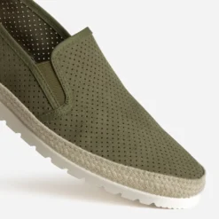 Slip-on kaki en toile perforée