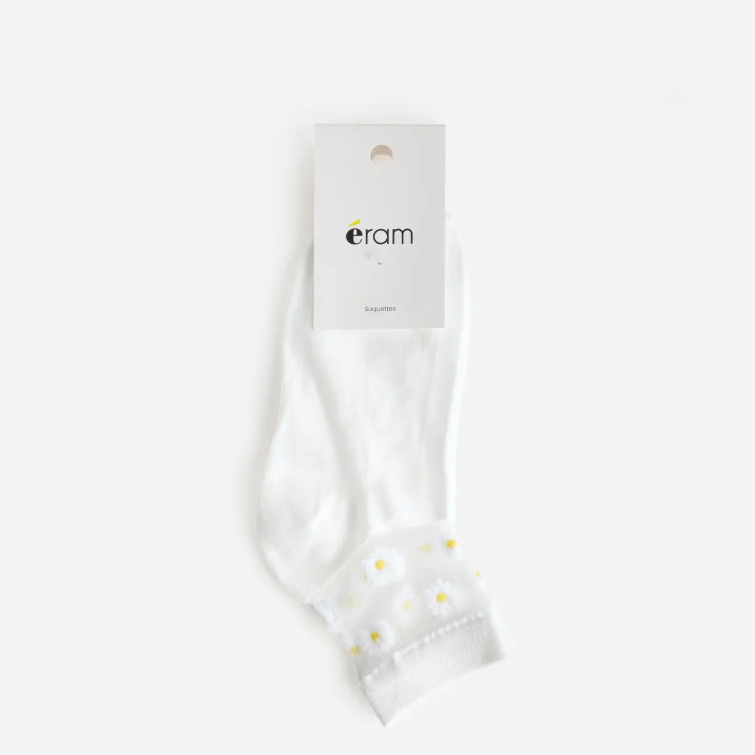Socquettes blanches détails fleurs