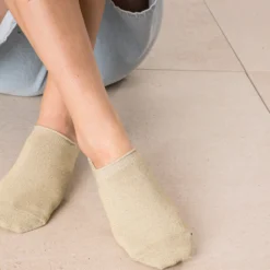 Socquettes invisibles beiges et blanches