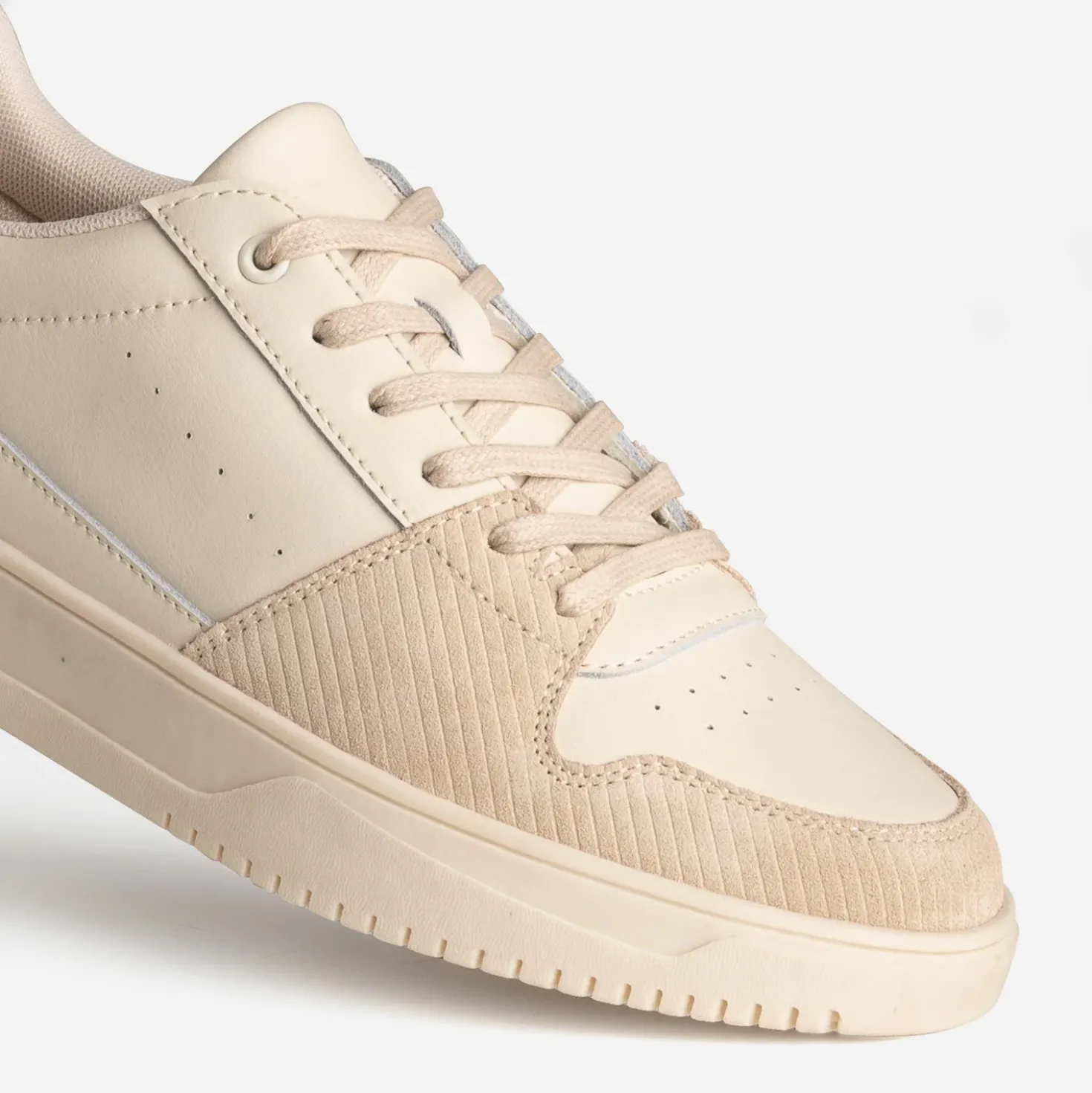 Tennis beige cuir et velours côtelé