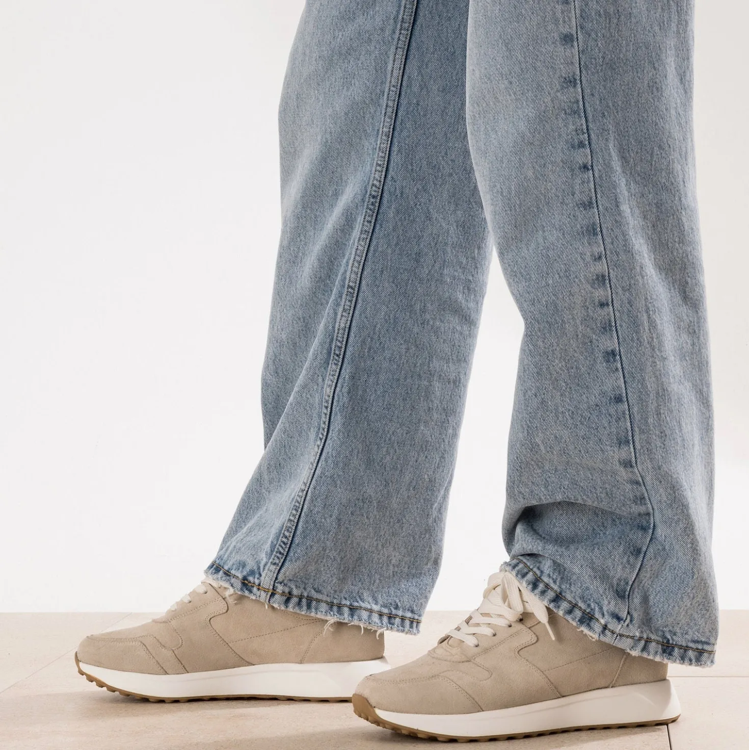 Tennis beige cuir velours