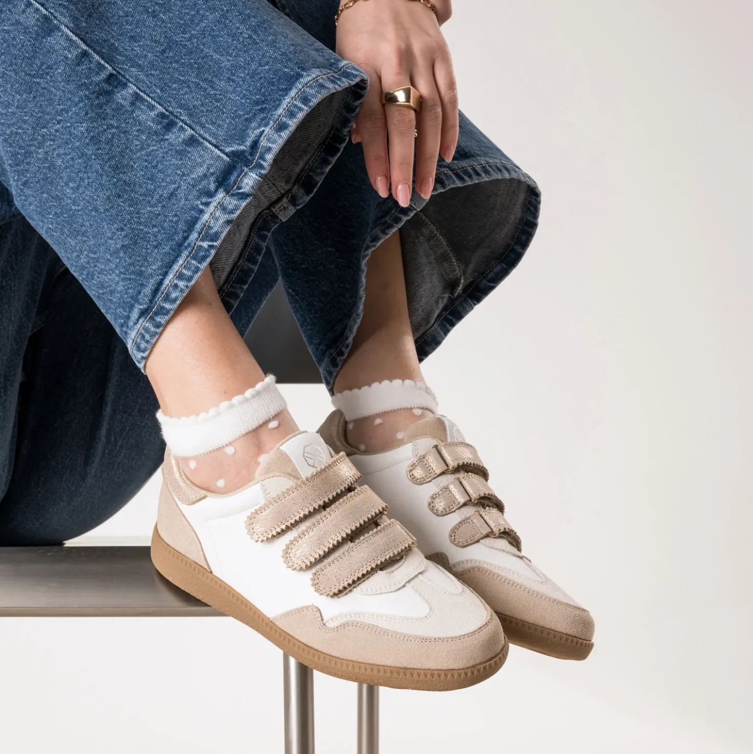 Tennis blanc cuir scratchs détails beiges