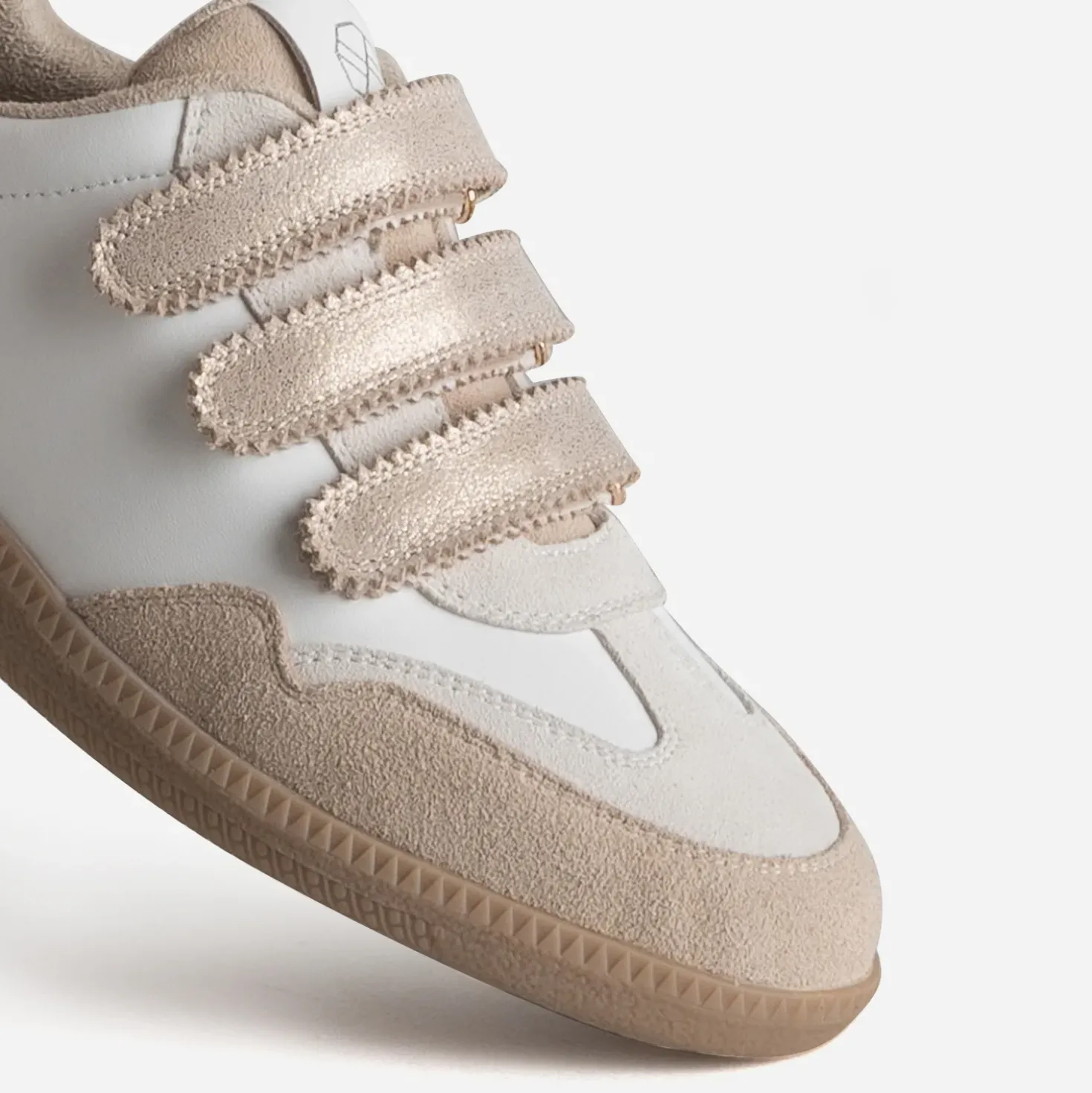 Tennis blanc cuir scratchs détails beiges