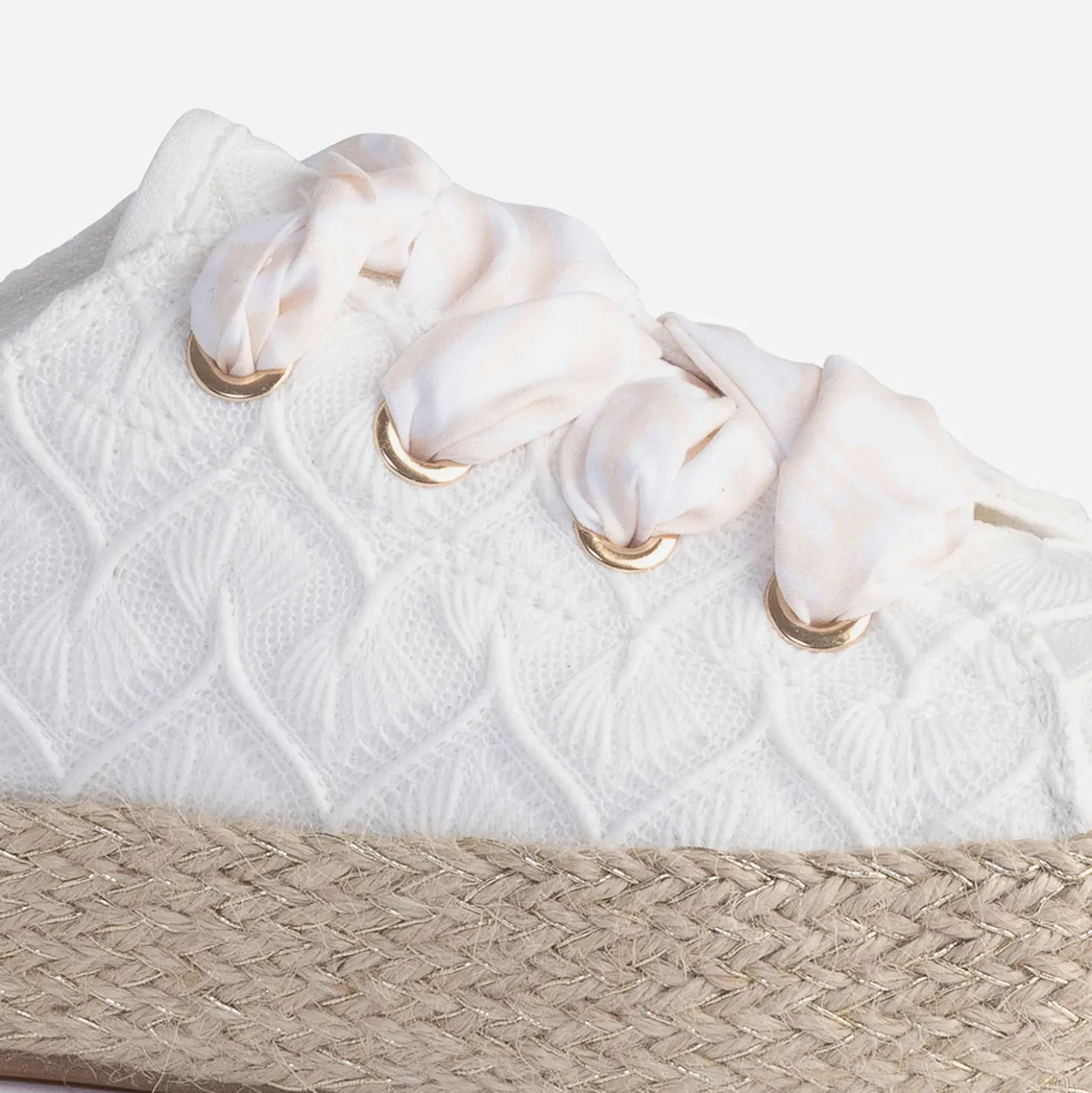 Tennis blanche brodée dentelle éco-conçue