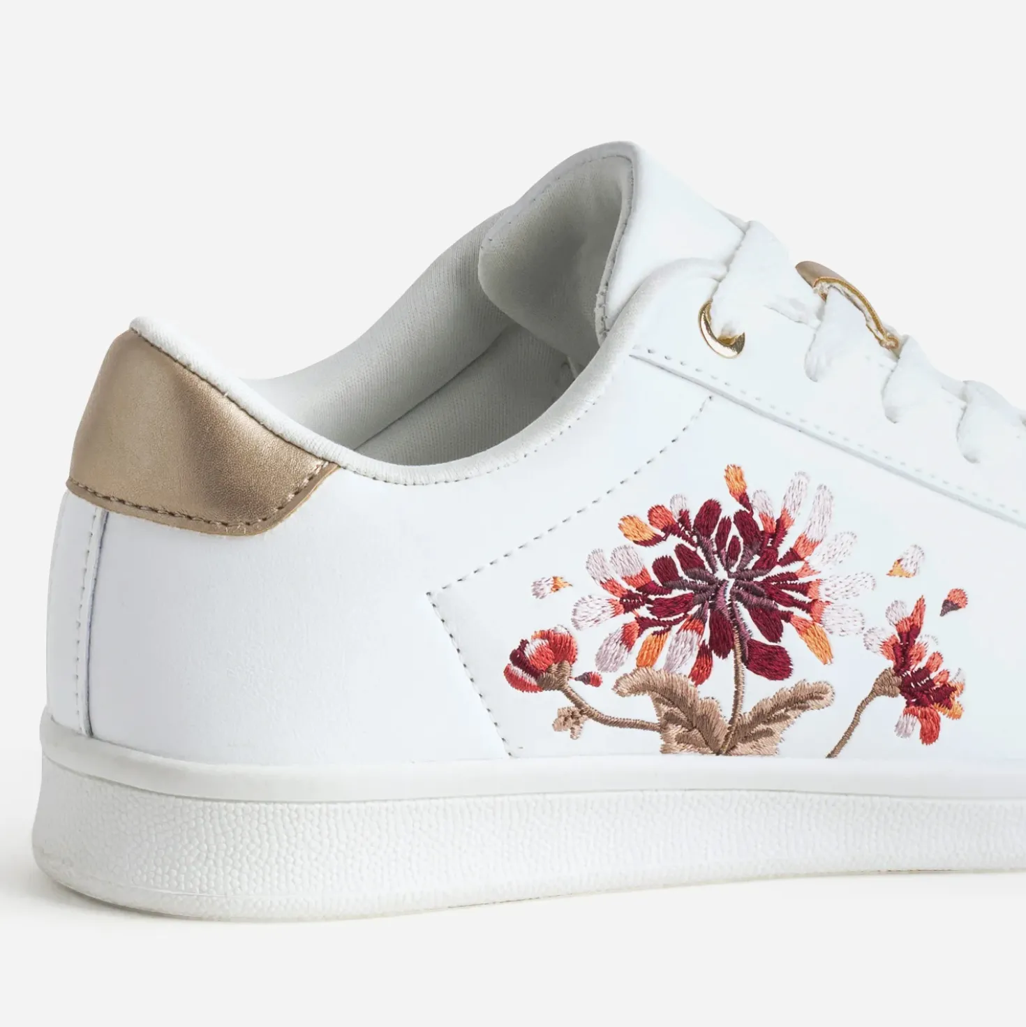 Tennis blanche broderies fleurs