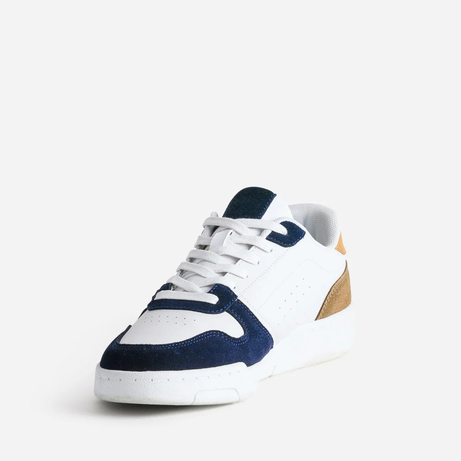 Tennis blanche cuir découpes marine et beige