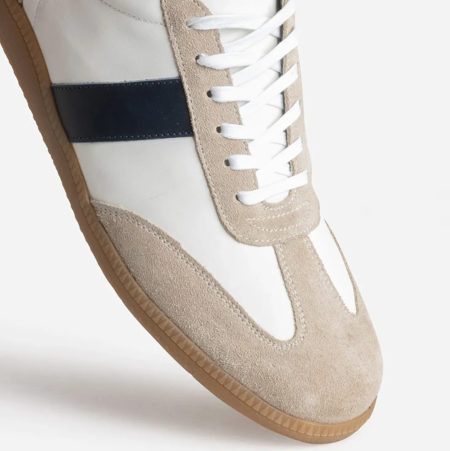 Tennis blanche cuir détails beige et marine