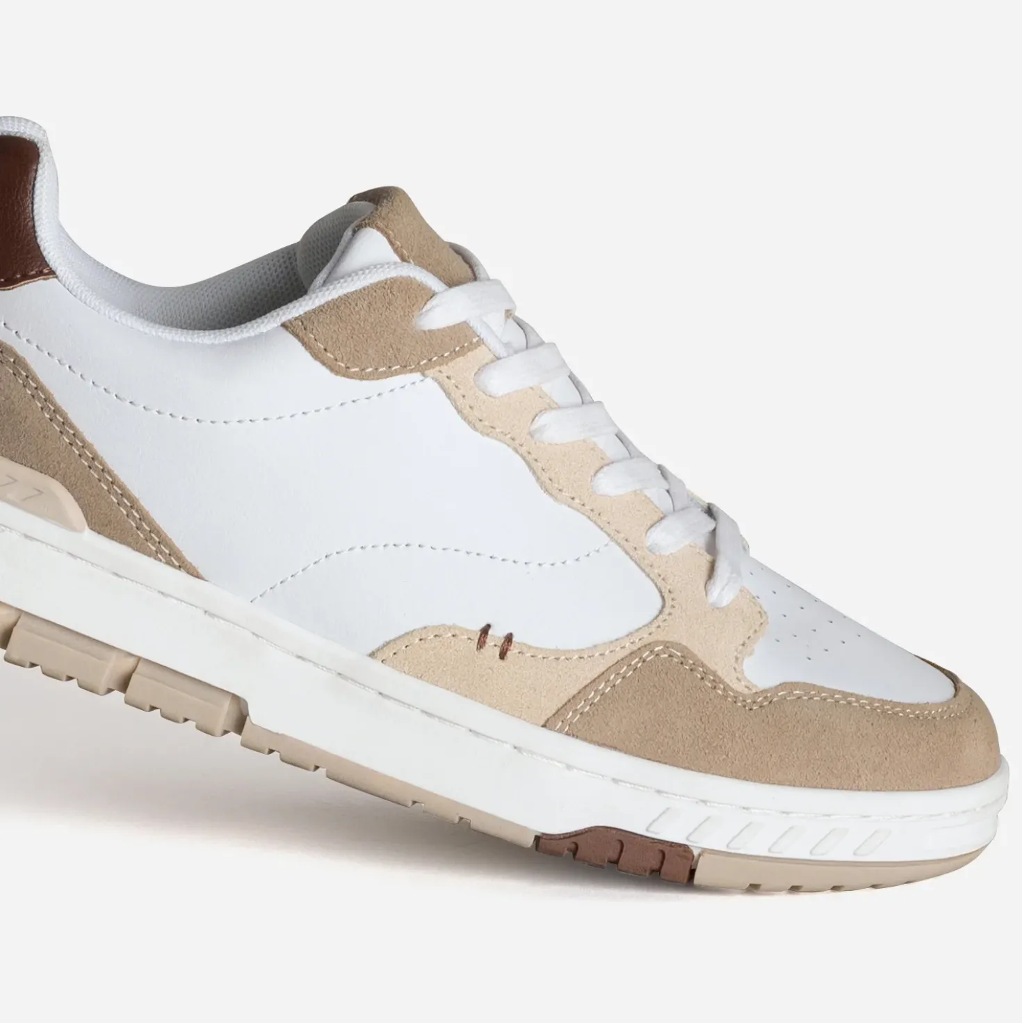 Tennis blanche détails beiges