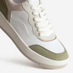 Tennis blanche détails kaki et beige