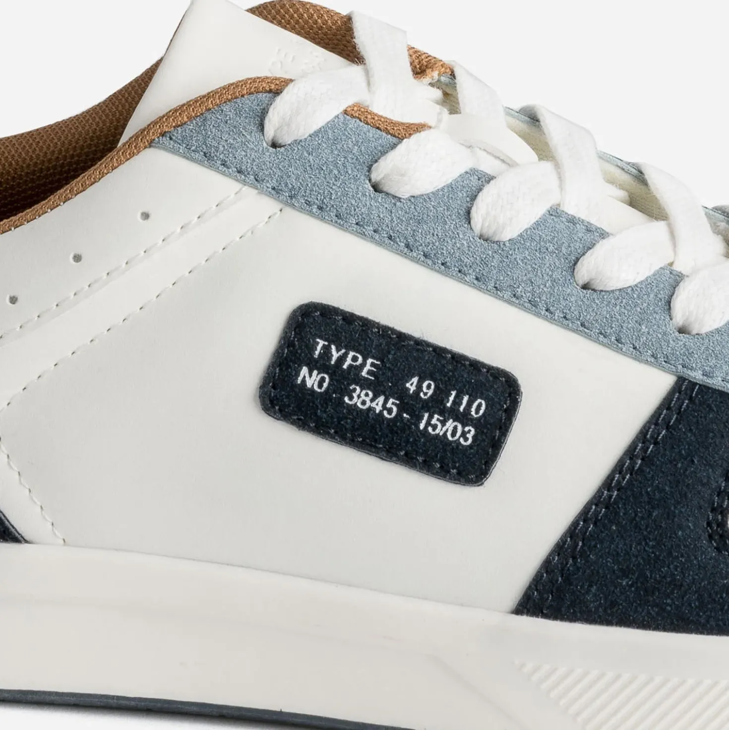 Tennis blanche, marine, bleu et camel