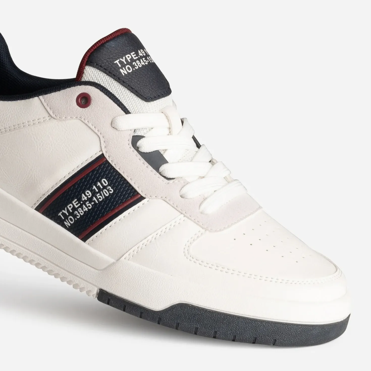 Tennis blanche, marine, bordeaux